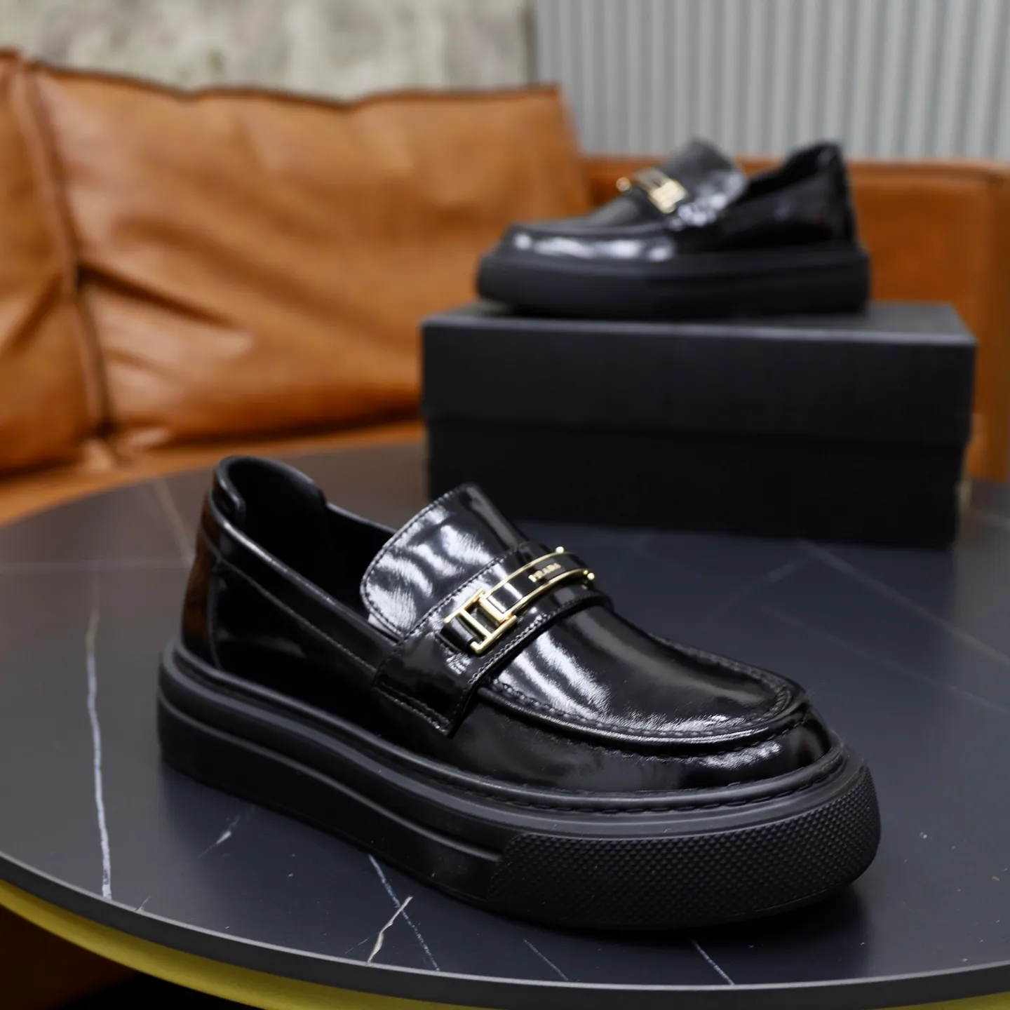 Ex-factory price: 500💰🙅‍♂️🙅‍♂️🙅‍♂️ Brand: PRADA Standard code: Men's code 38-44 (45 can be customized) Grade: Same style as the official website Original order quality Material: Original cowhide surface Comfortable lining Original outsole Style category: Men's fashionable casual leather shoes Distinguished big-name luxury elements Top luxury Color: Color of the actual picture